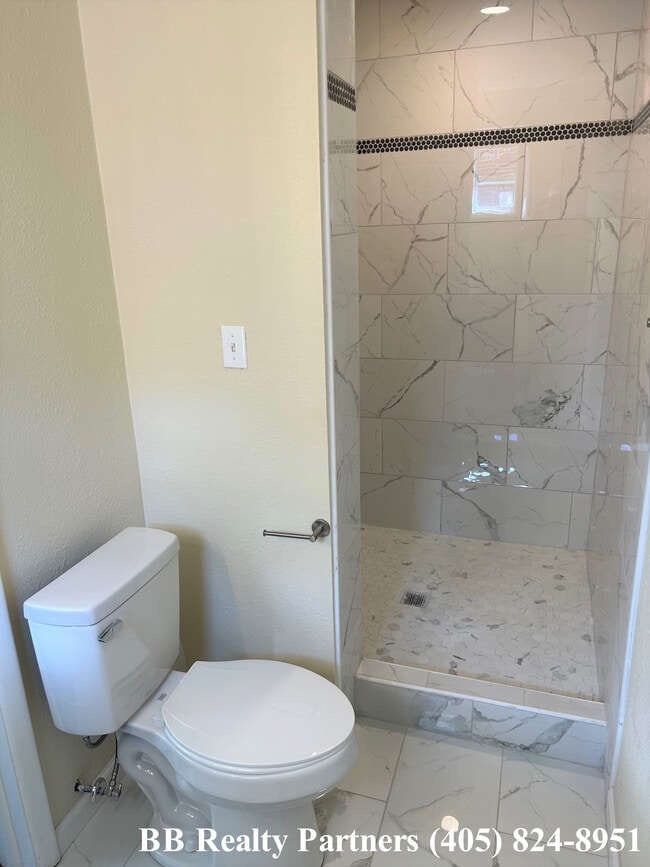 Building Photo - 2718 S Richmond Ave