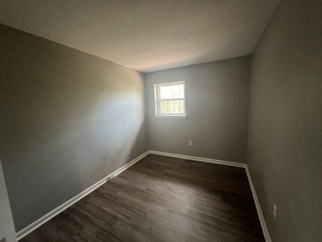 Building Photo - Town House For Rent