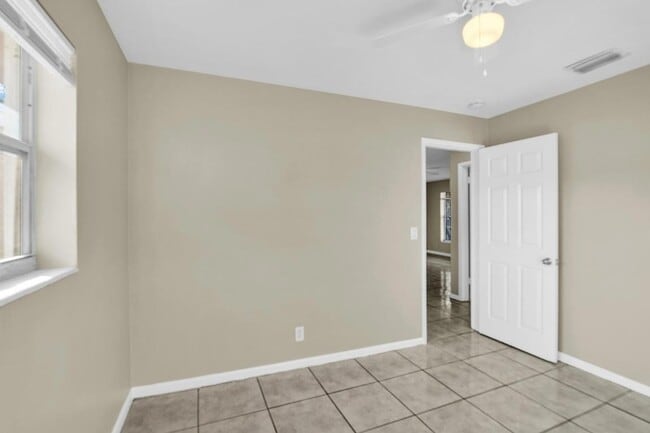 Building Photo - 184 SE 27th Way