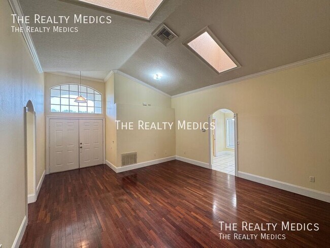 Building Photo - 2719 Crane's Cove Dr