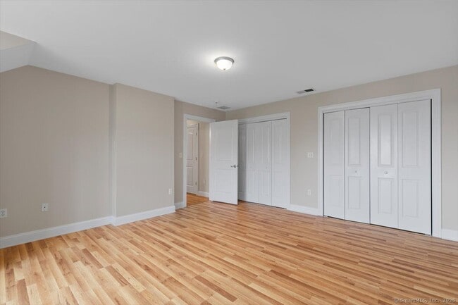 Building Photo - 400 Burr St