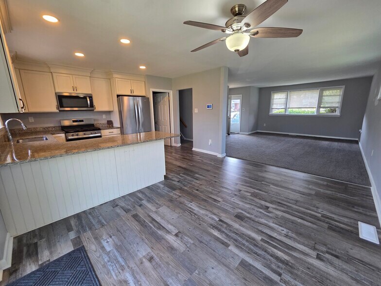 Building Photo - 811 Coppock Ln