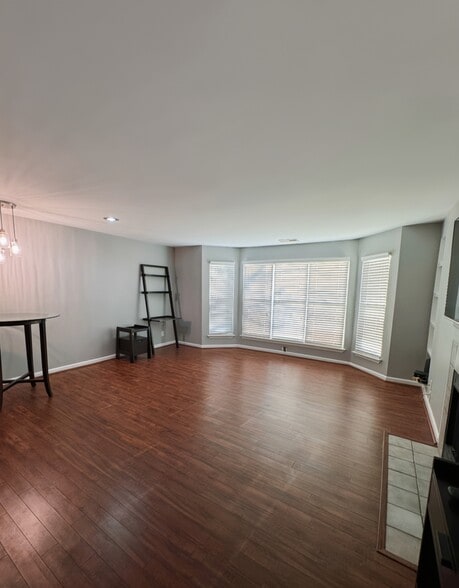 Building Photo - 513 N Graham St