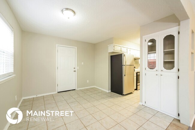 Building Photo - 806 Arlington Dr