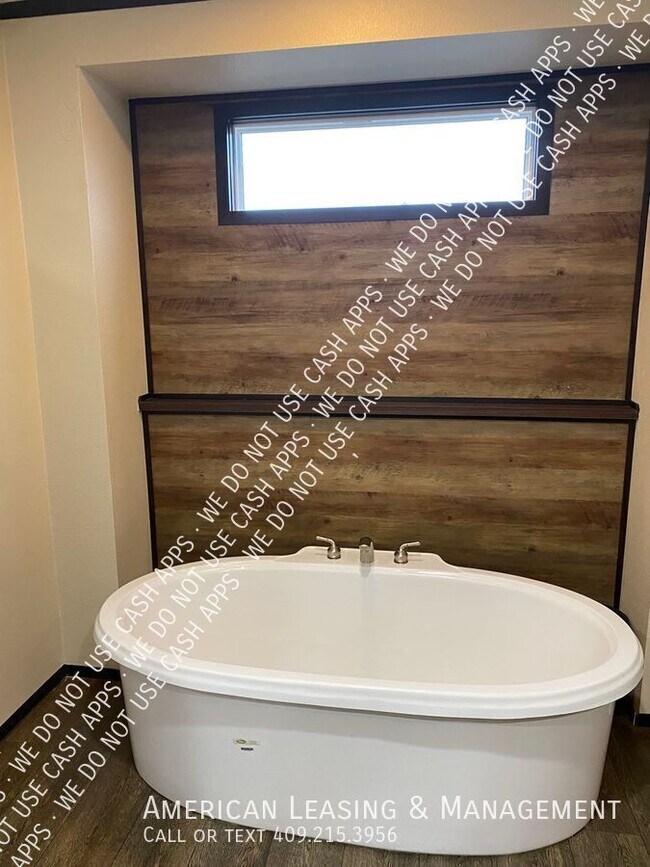 Building Photo - 3405 Landrey Ct