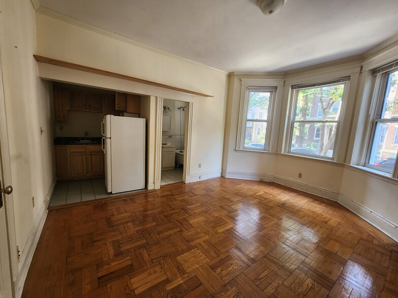 Building Photo - 121 Jersey St