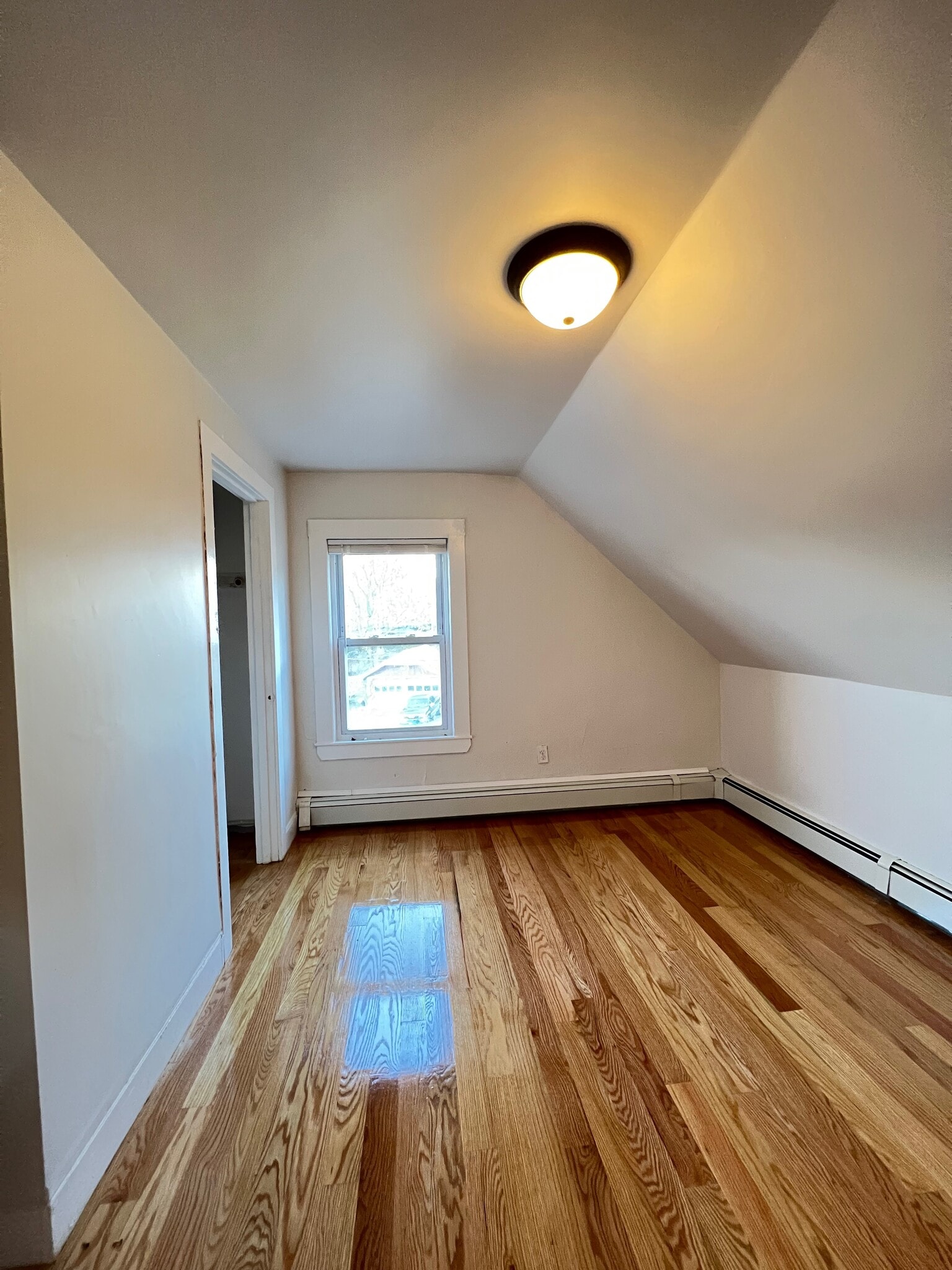 Bedroom - 27 Barry St