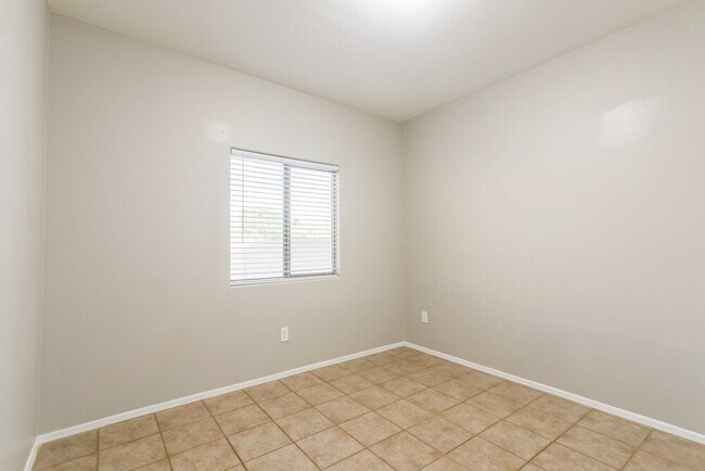 Building Photo - 12890 N Carpas Ct