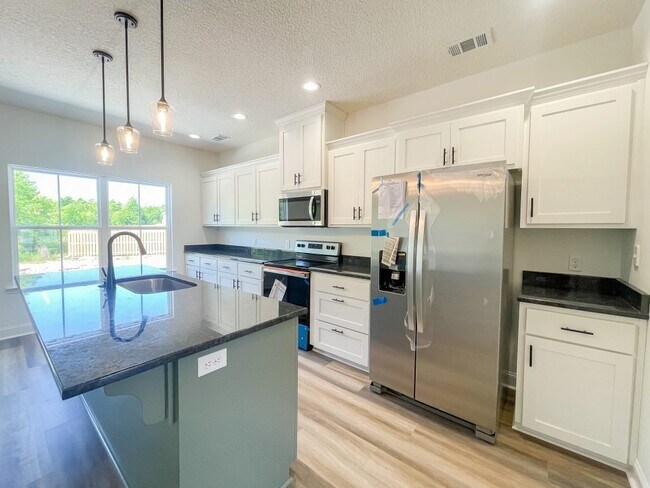 Building Photo - 549 Meloney Dr