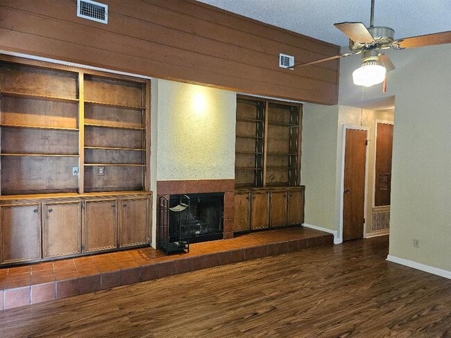 Building Photo - 16 N Ave A