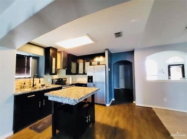 Building Photo - 8 E Fudge Dr