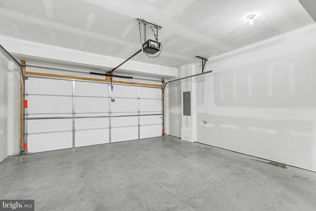 Building Photo - 7867 Oakbrook Dr