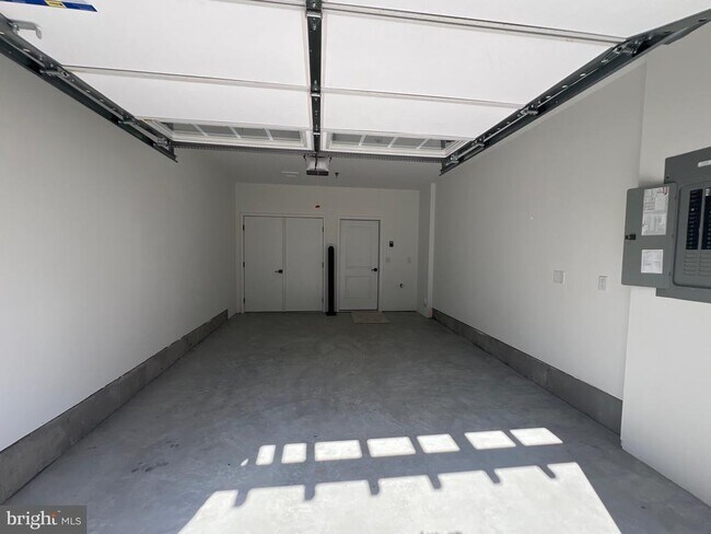 Building Photo - 10106 Donatello Dr