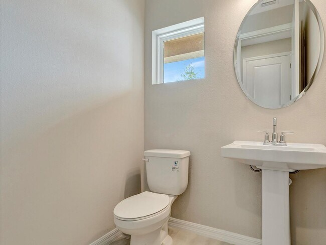 Building Photo - Stunning 3 Bed/ 2.5 bath + Den - New Build...