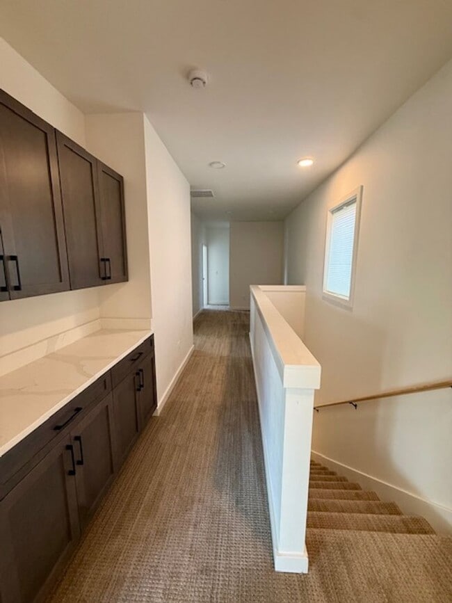 Building Photo - Single Family HOME with 3 Bedrooms 2 1/2 Bathrooms - Where Mountains meet you at upscale living!