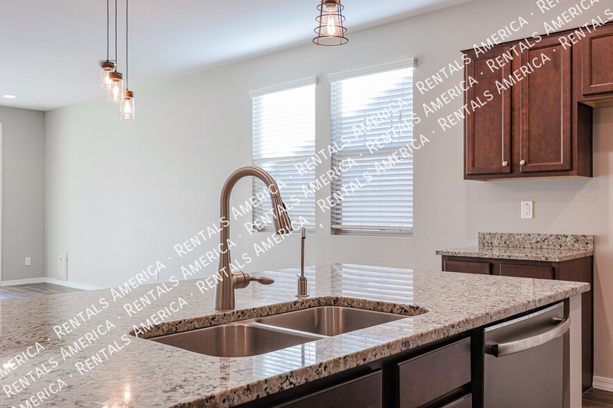 Building Photo - 3725 E Turley St