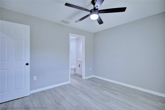 Building Photo - 293 Lincoln Rd NE