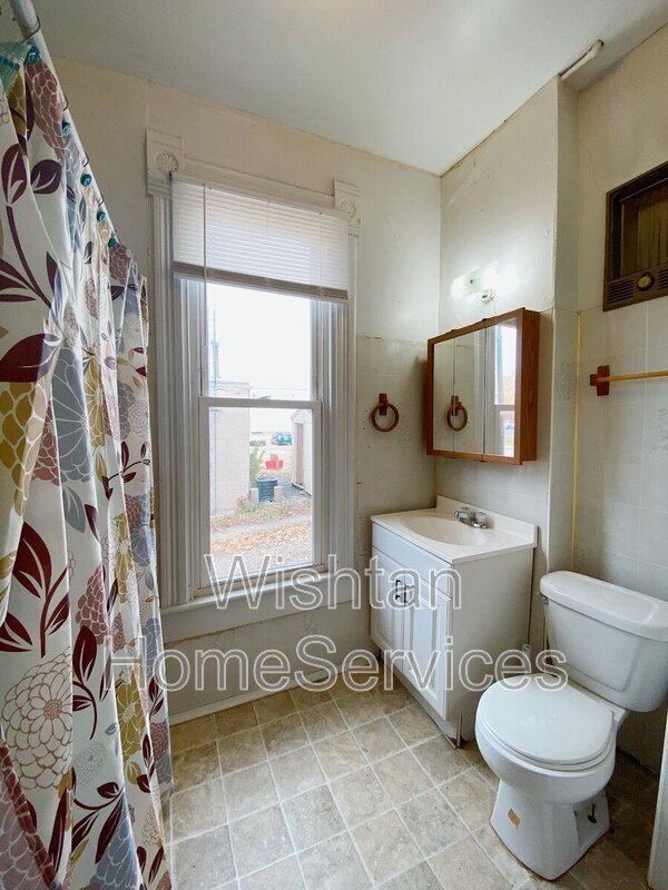 Building Photo - 236 W Washington St