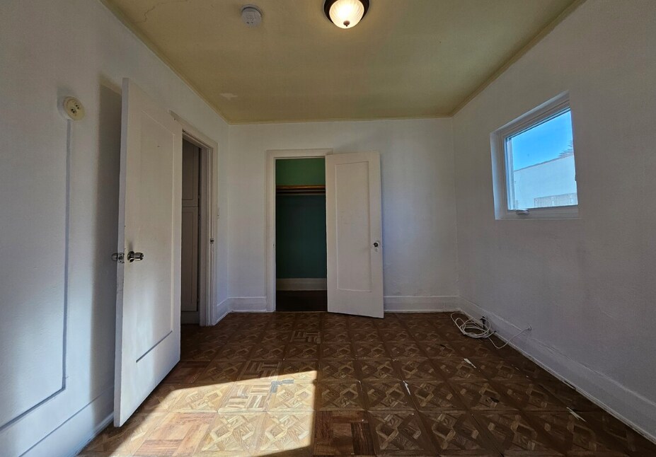 Building Photo - 2623 Hillcrest Dr