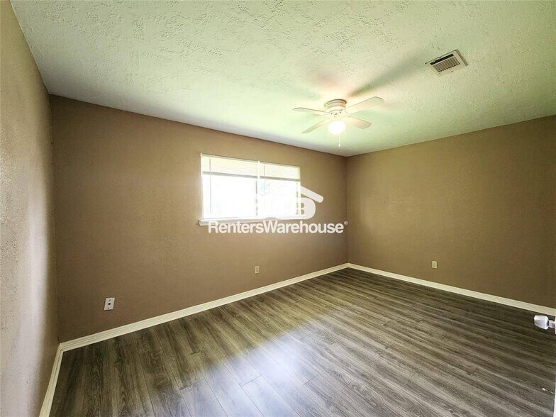 Building Photo - 1359 Tenderden Dr