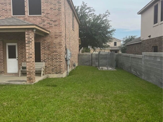 Building Photo - 332 Kahlo Loop