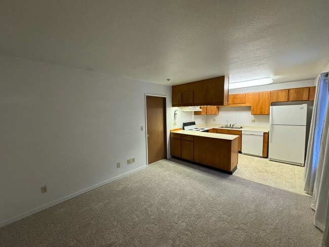 Building Photo - 1 BD, 1 BA Apartment Nestled Back on a Cul-de-Sac