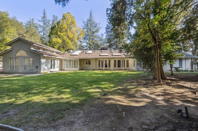 Building Photo - 216 Valparaiso Ave