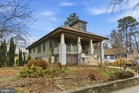 Building Photo - 2400 Valley Way