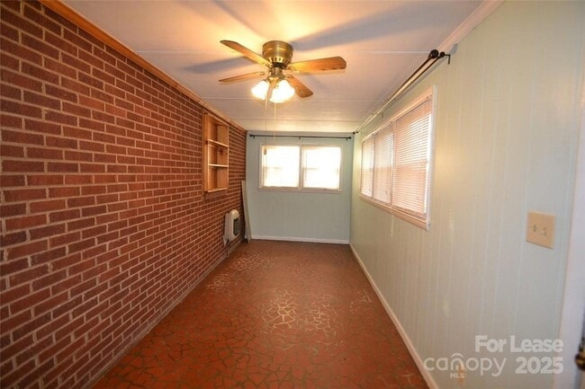 Building Photo - 2037 N Deal Ave