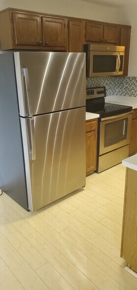 Kitchen - 8101 Needwood Rd