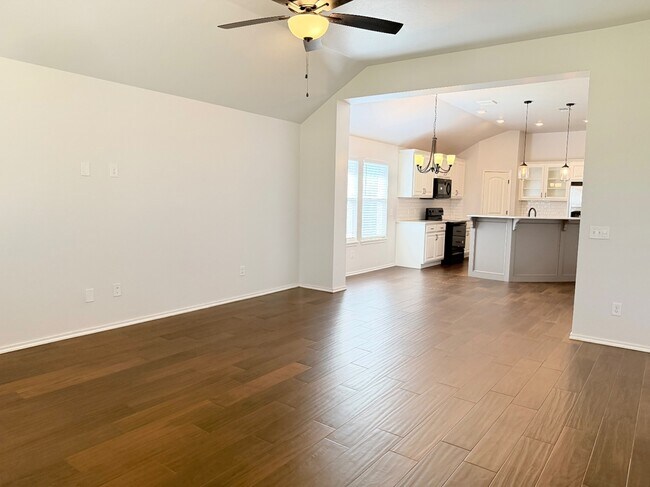 Building Photo - 18600 Luna Dr