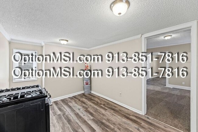 Building Photo - Move-in Ready!