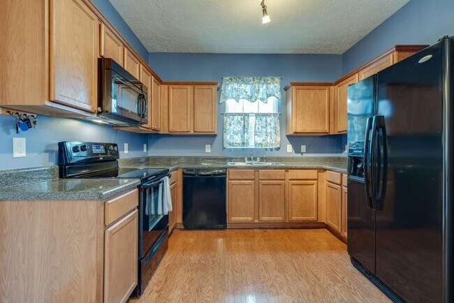 Building Photo - 8360 Rossi Rd