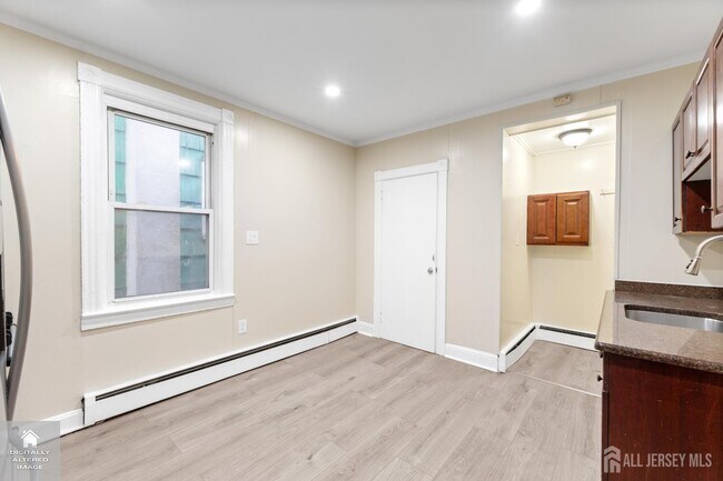 Building Photo - 446 Baker Pl