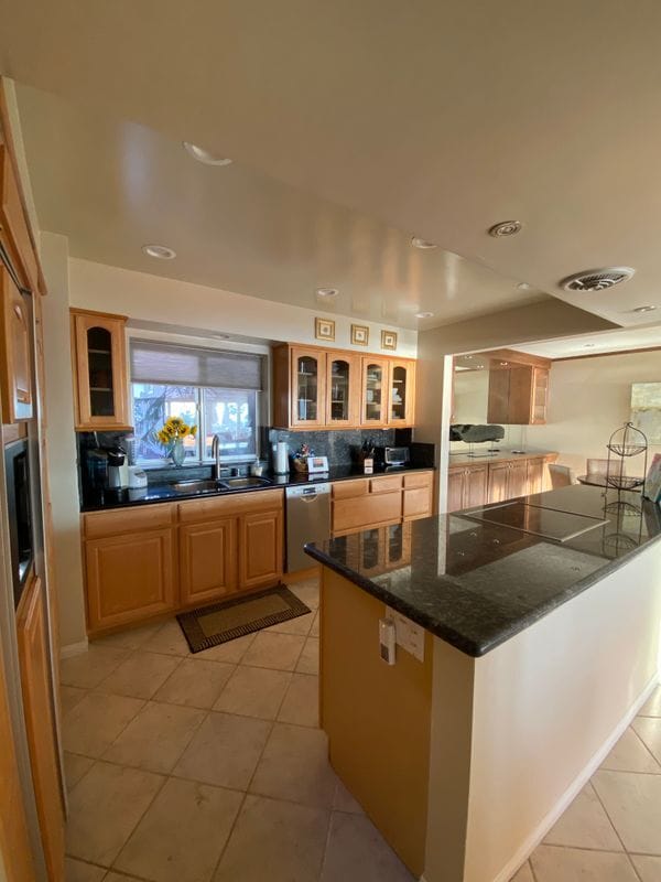 Building Photo - 501 Avenida Del Mar