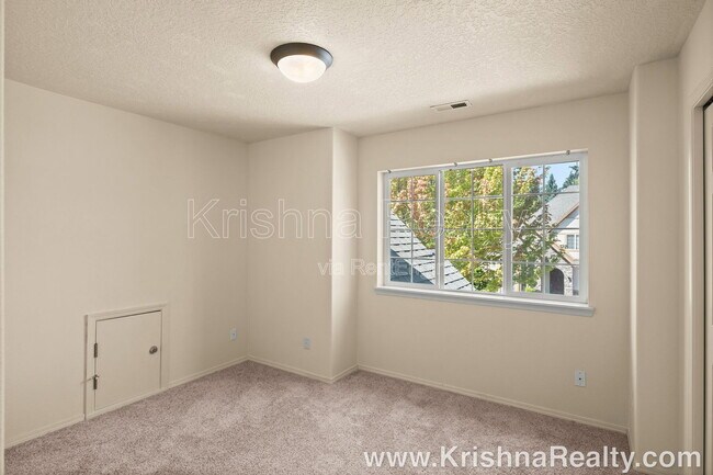 Building Photo - 13686 NW Henninger Ln