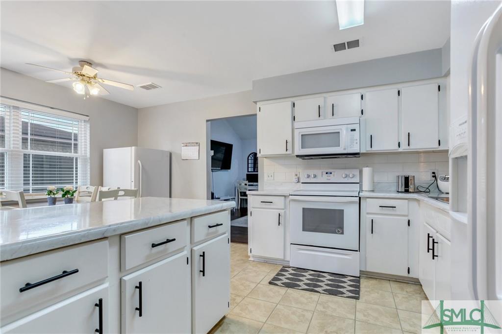 Building Photo - 250 Garden Cir