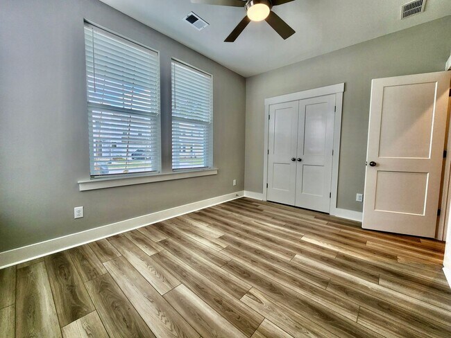 Building Photo - Like new in Midtown - 3 bedrooms plus additional flex spaces - Nexton