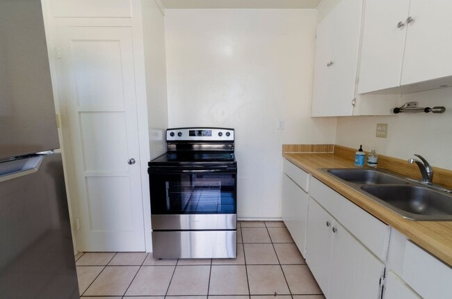 Building Photo - Charming 1-bedroom, 1-bath home in Tucsons most iconic neighborhood!