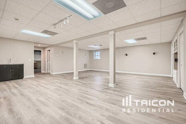 Building Photo - 110 Rockhurst Chase