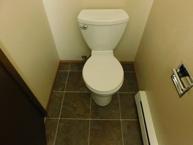 Building Photo - Beautiful 2 Bedrrom, 1.5 Bathroom Condo