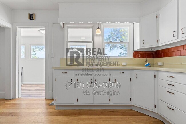 Building Photo - 1530 33rd Ln