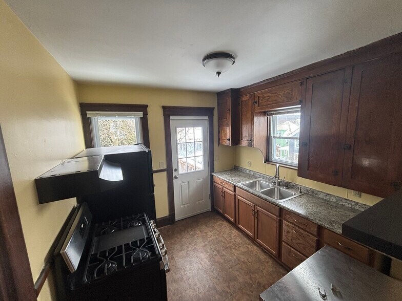 Building Photo - 430 Clinton Ct