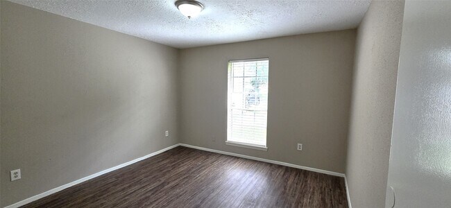 Building Photo - 23019 Tree Bright Ln