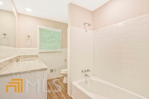 Building Photo - 3462 Calumet Rd