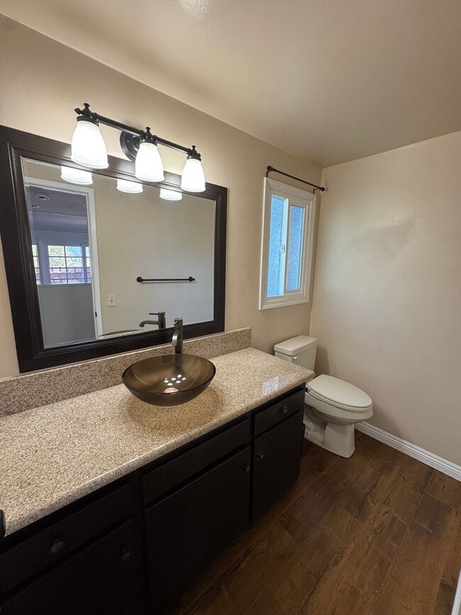 Building Photo - Scenic Cul-de-Sac Living with Stunning Mountain Views