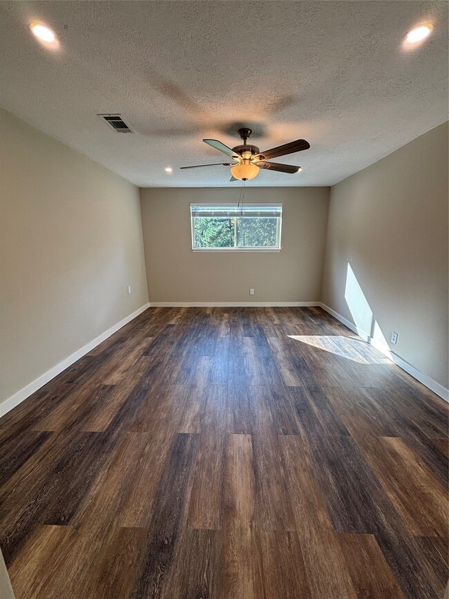Building Photo - 8049 Forest Hills Dr
