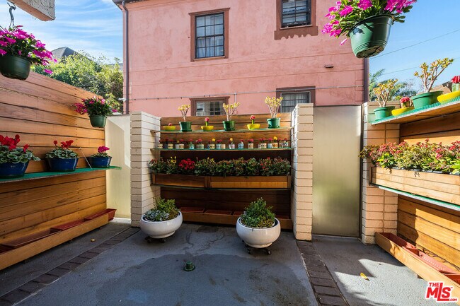 Building Photo - 9507 W Olympic Blvd