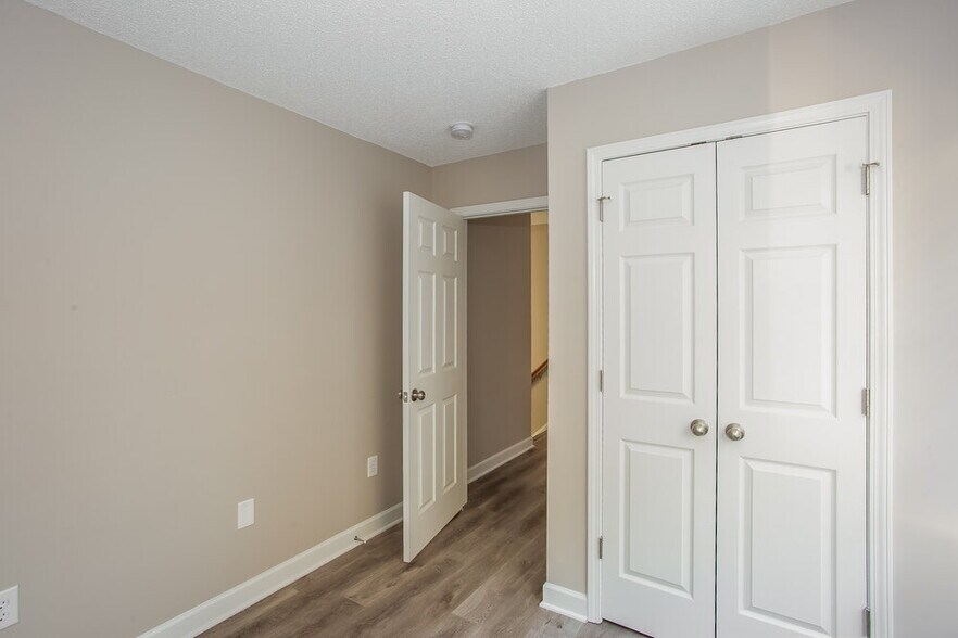 Building Photo - 711 Continental Dr