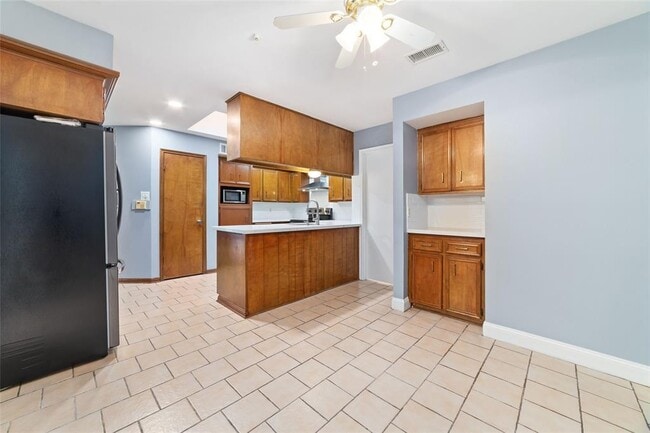 Building Photo - 214 Brocket Pl
